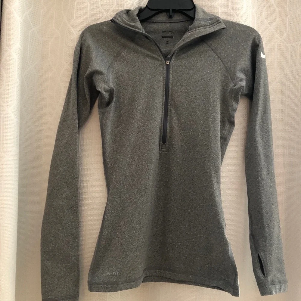 Warm Nike 1/2 zip pullover